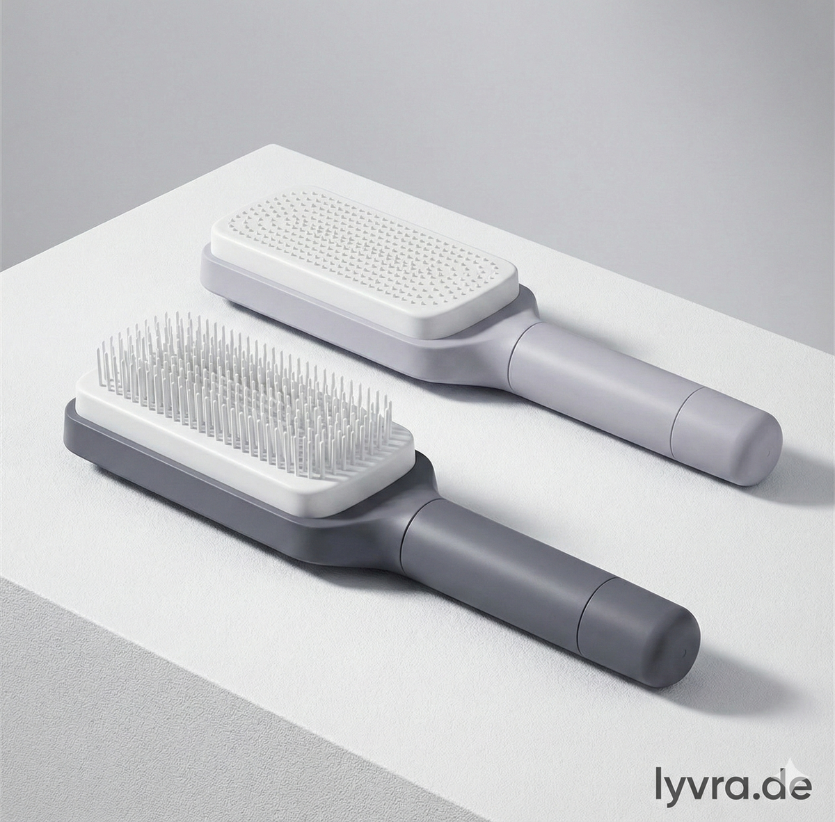 Lyvra SilkTouch™ | فرشاة العناية الذاتية التنظيف