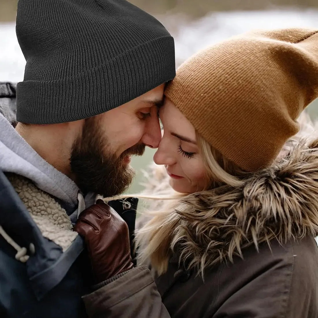 Sammlung aller LYVRA Satin-Lined Beanies (11 Farben)