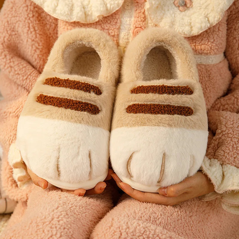LYVRA Cozy Hausschuhe im Tierpfoten-Design in Braun und Creme – warme, weiche Slipper für Zuhause