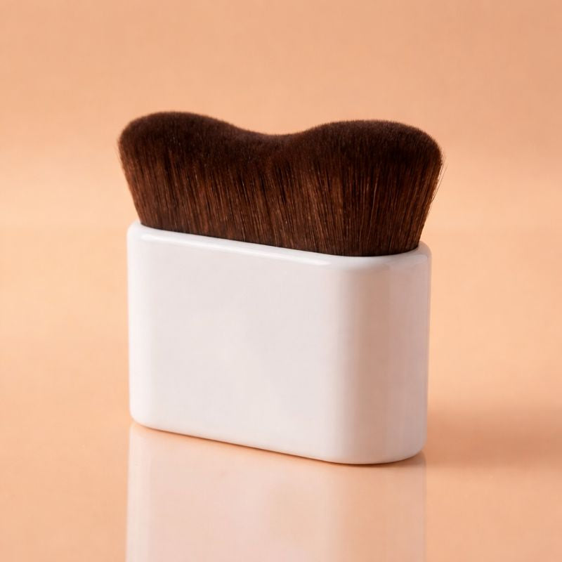 Lyvra Wave Foundation Pinsel mit hochwertigem Design und ergonomischem Griff für komfortable Anwendung